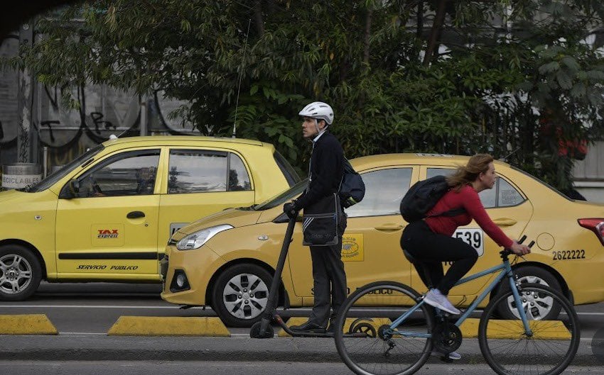 El auxilio de transporte en Colombia es una prestación económica que el empleador debe pagar a los trabajadores para ayudarles a cubrir los gastos de desplazamiento desde su casa hasta el sitio de trabajo - crédito Secretaría de Movilidad de Bogotá