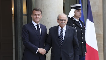 El primer ministro de Líbano prefiere evitar un enfrentamiento con Hezbolá aunque "no se dejará intimidar"