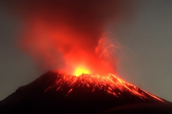 El volcán Popocatépetl continuó el