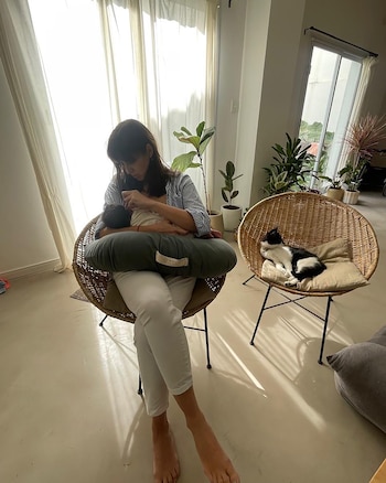 Acompañada por su mascota Ximena