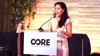 Ann Lee fue contratada