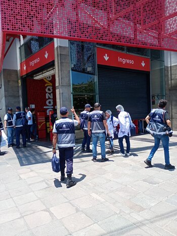 Cierran Plaza Vea de Cavenecia