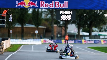 La impresionante remontada de Max Verstappen en una exótica carrera ante 100 competidores