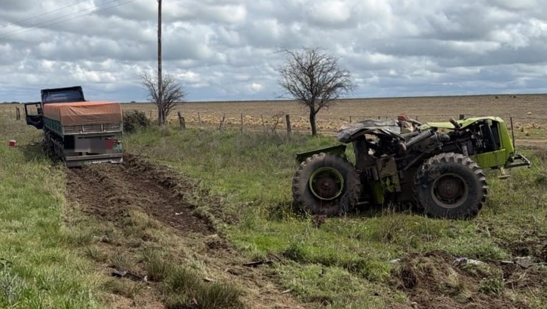 El conductor del tractor salió despedido de la maquinaria y falleció tras ser trasladado al Hospital Padre Buodo