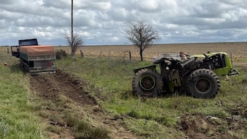 Violento choque entre un camión y un tractor en La Pampa: un conductor murió y el otro fue hospitalizado