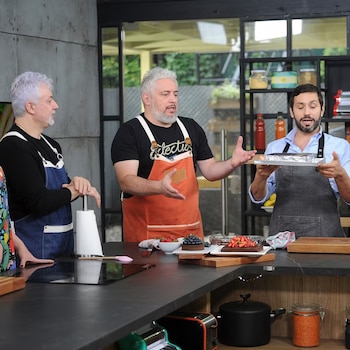 MAriano Peluffo conduciendo MasterChef