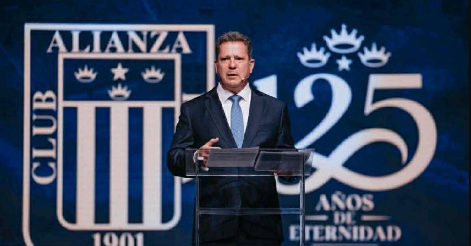 Alianza Lima afronta un proceso de reorganización tras la renuncia de Fernando Cabada, quien decidió apartarse para facilitar el relevo de gestión luego del cambio de acreedores. (Alianza Lima)