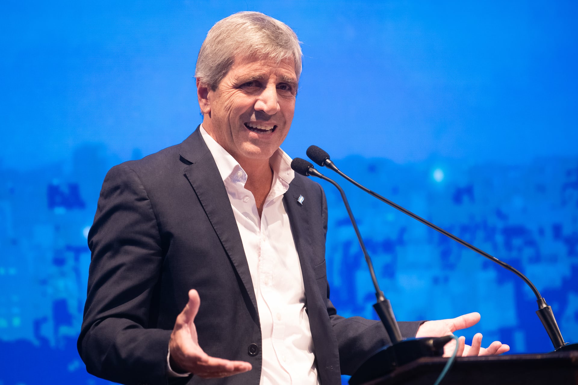 El ministro de Economía, Luis Caputo, aún negocia el mecanismo de financiamiento que ayudará a pagar los vencimeintos de julio.