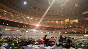 El Superdome funcionó como albergue para las personas afectadas por el Huracán Katrina. (Mario Tama)