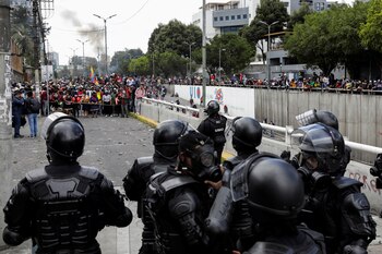 Miles de indígenas marcharon el lunes en la capital para exigir a Lasso respuestas a sus diez pedidos (REUTERS/Karen Toro)