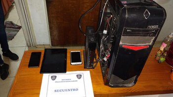 Parte del material incautado por