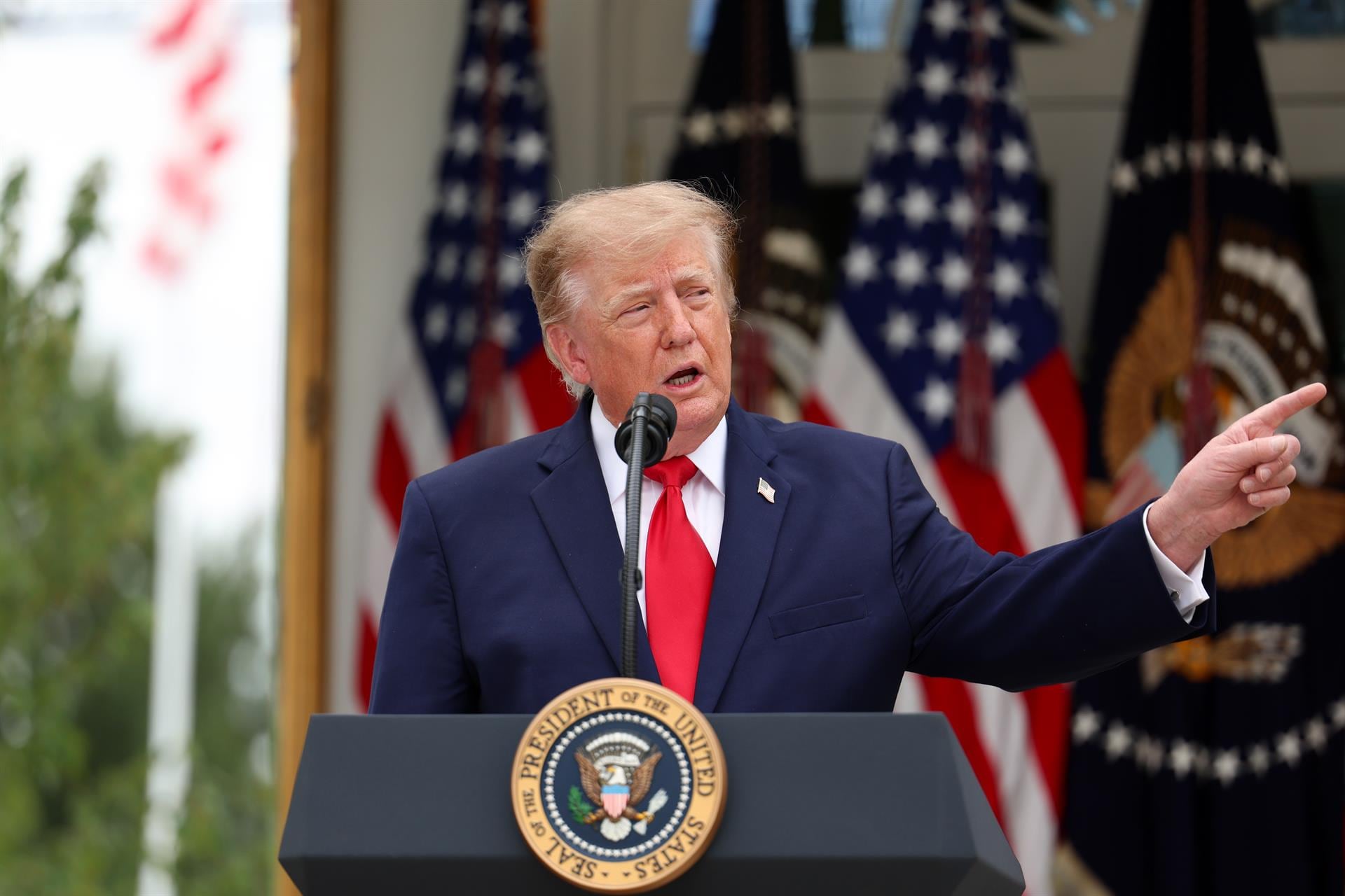 Donald Trump suspendió las sanciones del Congreso de EEUU contra Rusia por “interés nacional”