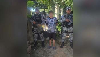 Las autoridades capturaron a Ismael M. como presunto responsable del crimen ocurrido en el departamento de Cabañas. (Cortesía: PNC de El Salvador)