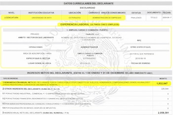 Captura de pantalla de un documento oficial que detalla la escolaridad en la Universidad de Bath, experiencia laboral y la remuneración anual de 1,832,847 pesos.