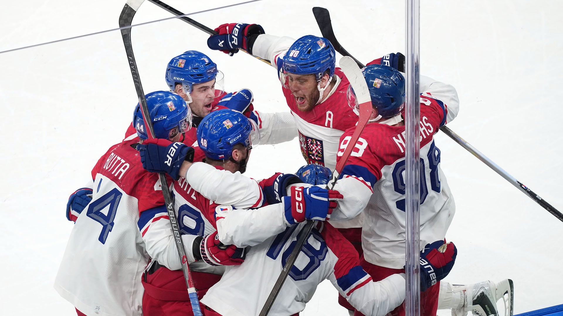 Durante el gol había más jugadores en cancha de los permitidos (AP)