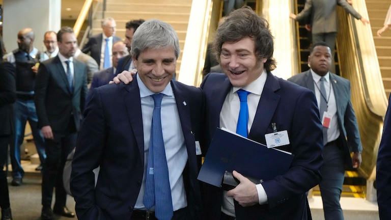 El Gobierno festeja la baja de la inflación, pero atiende encuestas que lo ponen al límite con la oposición El Gobierno festeja la baja de la inflación, pero atiende encuestas que lo ponen al límite con la oposición