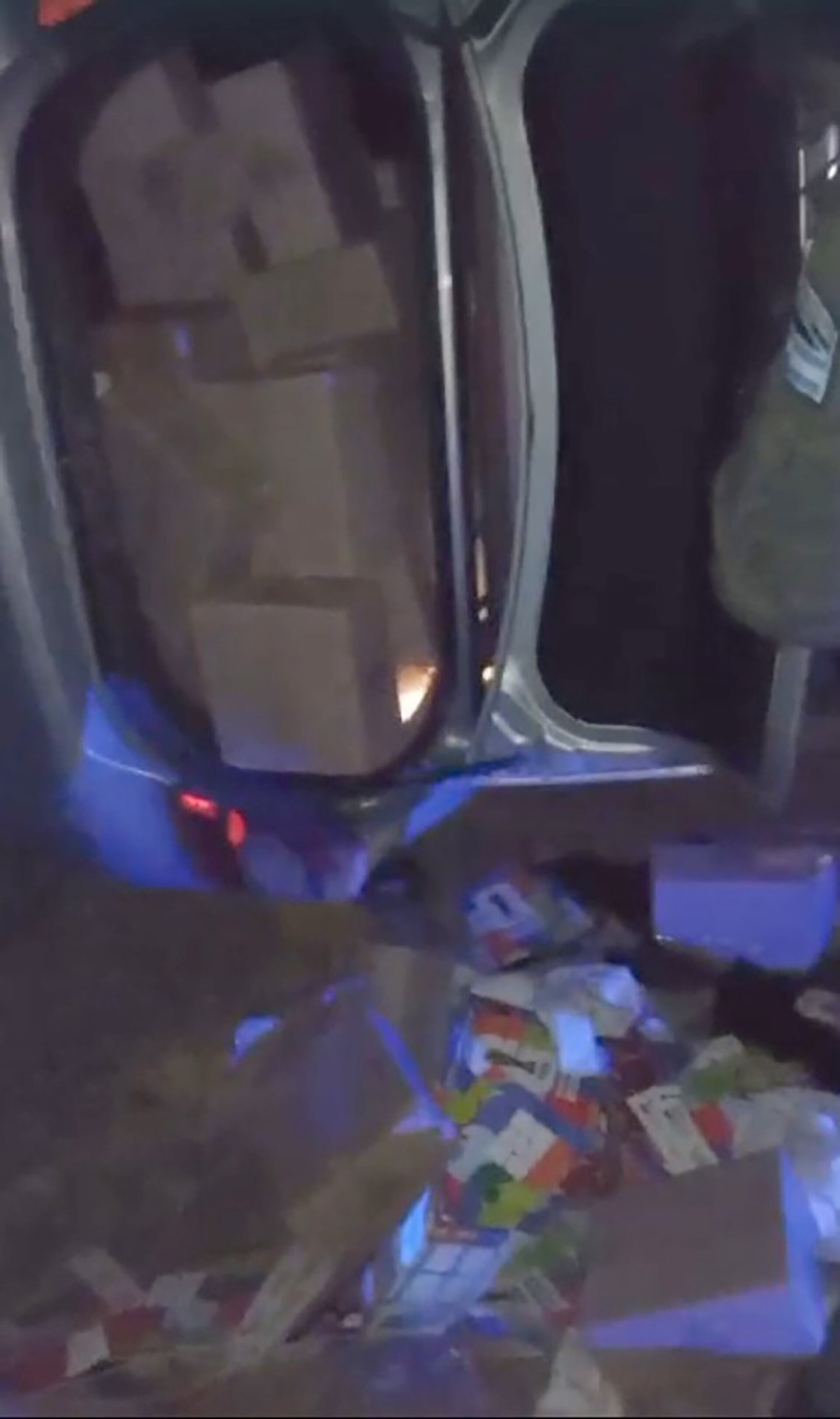 Las cajas donde llevaba la mercadería