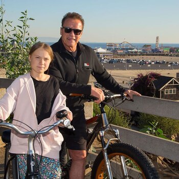 Arnold Schwarzenegger junto a Greta