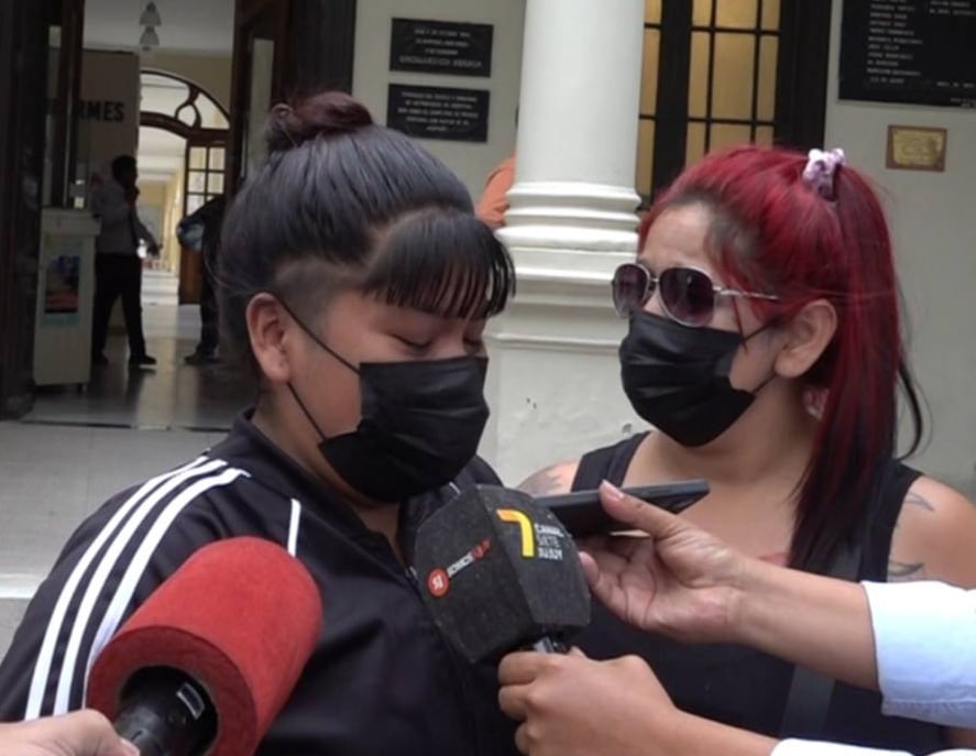 La familia de la víctima, profundamente afectada, recibió el cuerpo del adolescente tras la entrega judicial y despidió sus restos