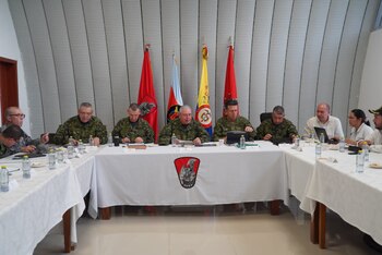 Cúpula militar y autoridades civiles