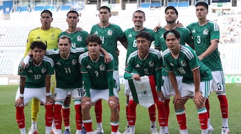 El Tri controla el partido contra Antigua y Barbuda al inicio de la parte complementaria en el Estadio Cuauhtémoc, con tres goles y destacadas actuaciones de Hugo Camberos y Santiago Sandoval. (X)