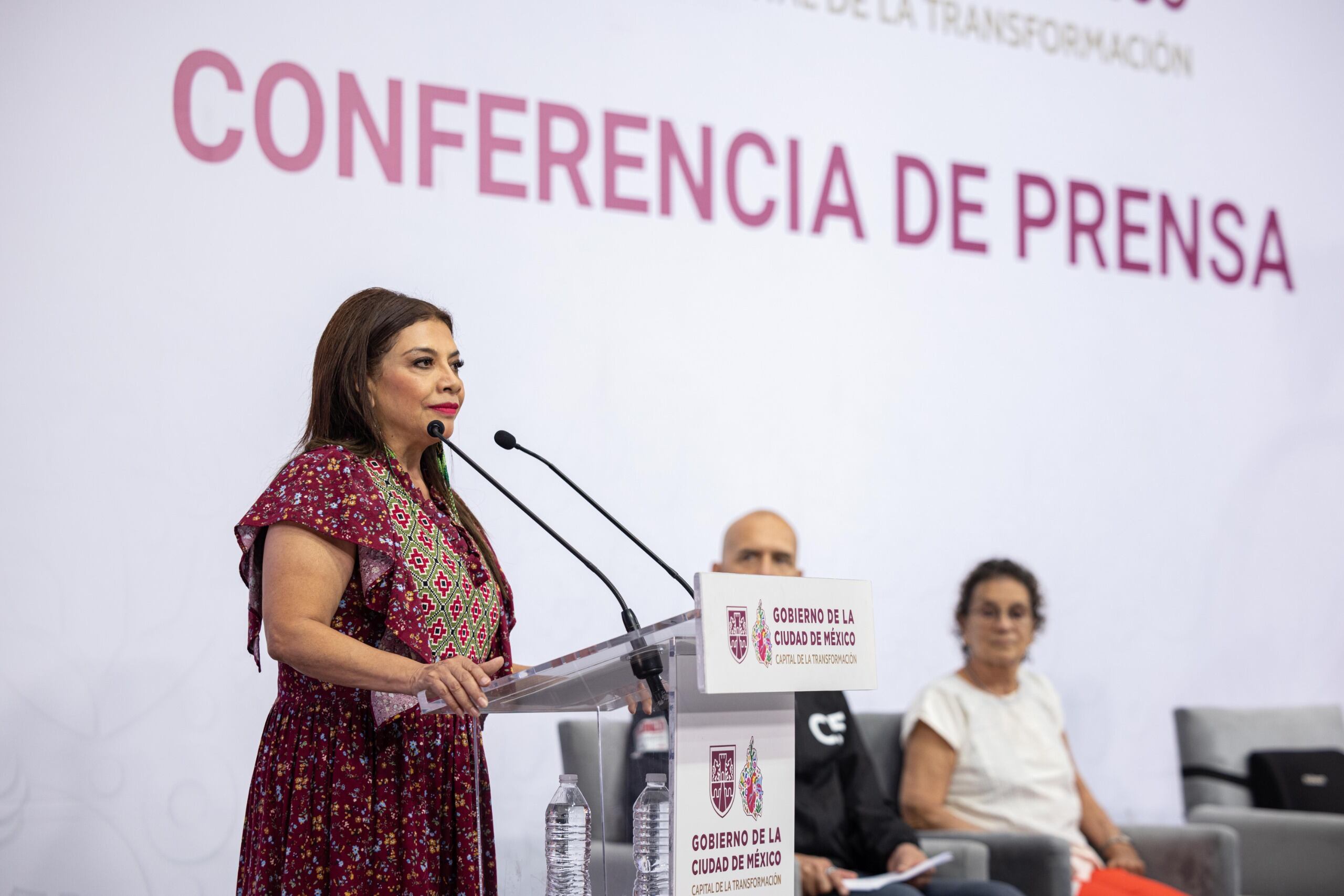 Clara Brugada ofrece una conferencia de prensa sobre los preparativos para el simulacro nacional. (Jefatura Gobierno CDMX)