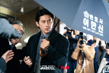 Lee, el agente de libertad condicional es una serie de televisión surcoreana escrita por Park Chi-hyung, dirigida por Yoon Sang-ho. (Viki)