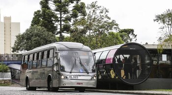 Curitiba cuenta con 21 terminales