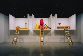 Durante «The House With the Ocean View» (2002), Abramović ayunó durante 12 días mientras vivía en la galería neoyorquina de su marchante de arte.