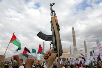Miliciano hutis en una manifestación de apoyo a los palestinos de Gaza