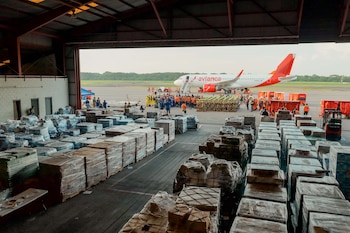 El Salvador envió un séptimo avión a Venezuela con 120 especialistas en rescate para reforzar la respuesta tras los terremotos en La Guaira y Caracas. (Foto: Secretaría de prensa de la Presidencia)