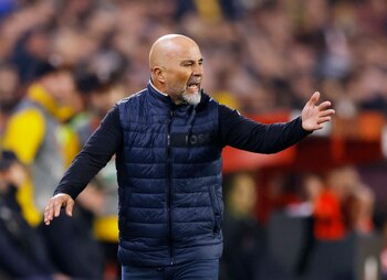 Sampaoli sigue sin encontrar soluciones