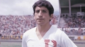 Polo Carrera, el delantero ecuatoriano que jugó 24 años con un solo ojo, se consagró en tres países y atravesó un cáncer de huesos