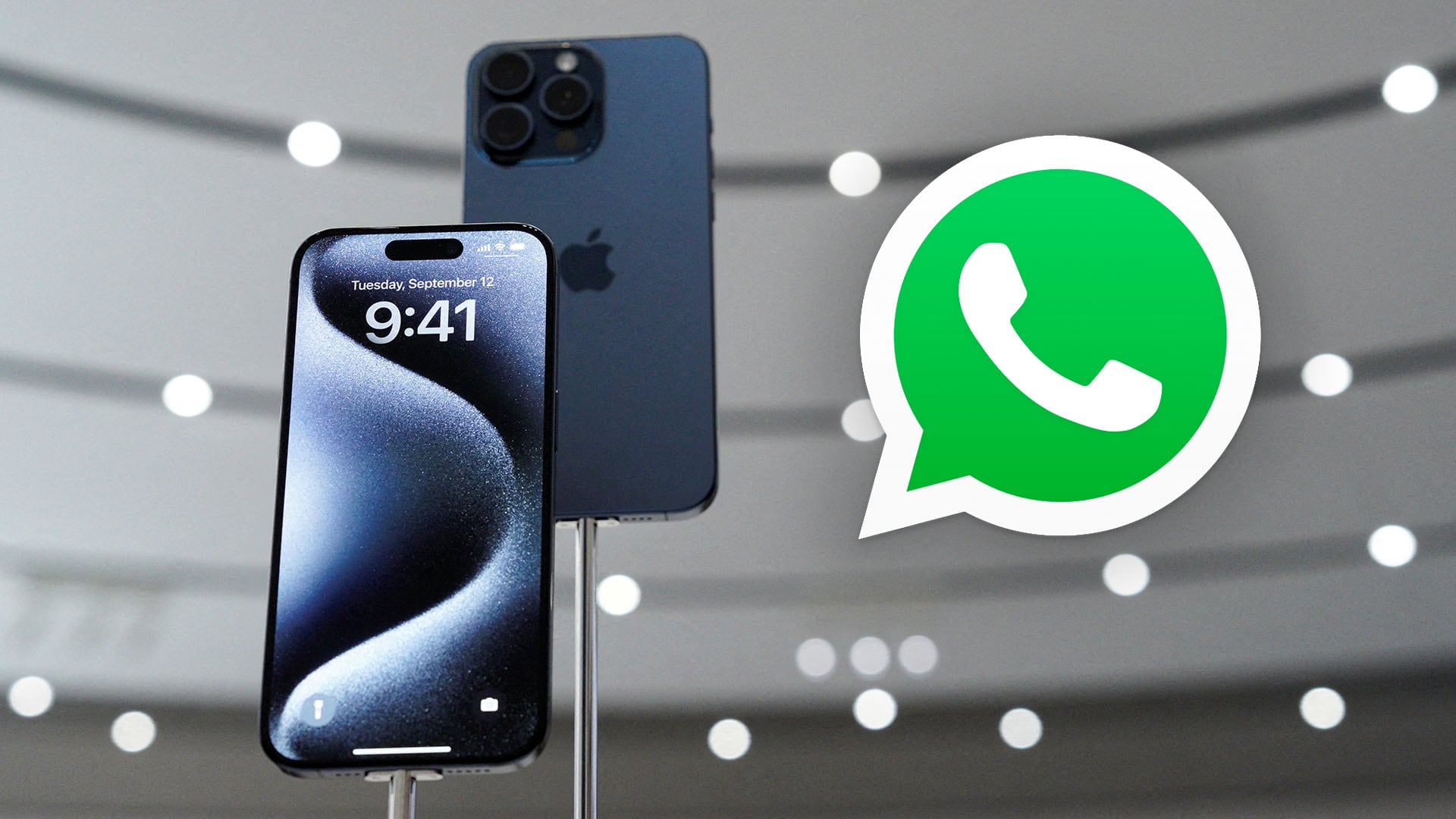 WhatsApp prueba su nuevo diseño para iPhone con iOS 26. REUTERS/Loren Elliott/File Photo