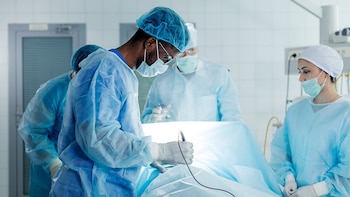 Los cirujanos plásticos recomiendan esperar