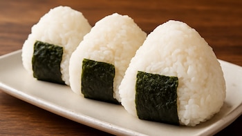 Receta de onigiri japonés, rápida