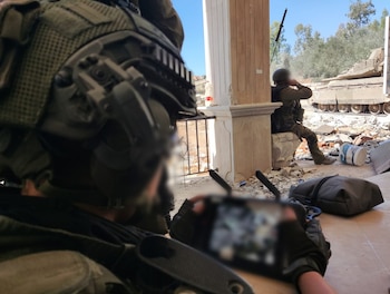 Soldados de la Unidad 636 dirigiendo los drones que eliminaron a los terroristas en el sur del Líbano