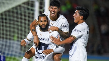 Pumas aplasta 5-1 a Bravos de Juárez con triplete de Juninho y escala al segundo lugar de la Liga MX