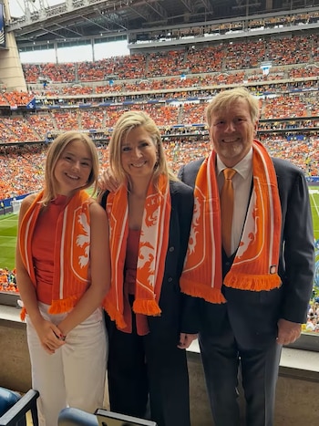 La pareja real junto a su hija menor, en el Mundial 2026 (Foto: Instagram @koninklijkhuis)