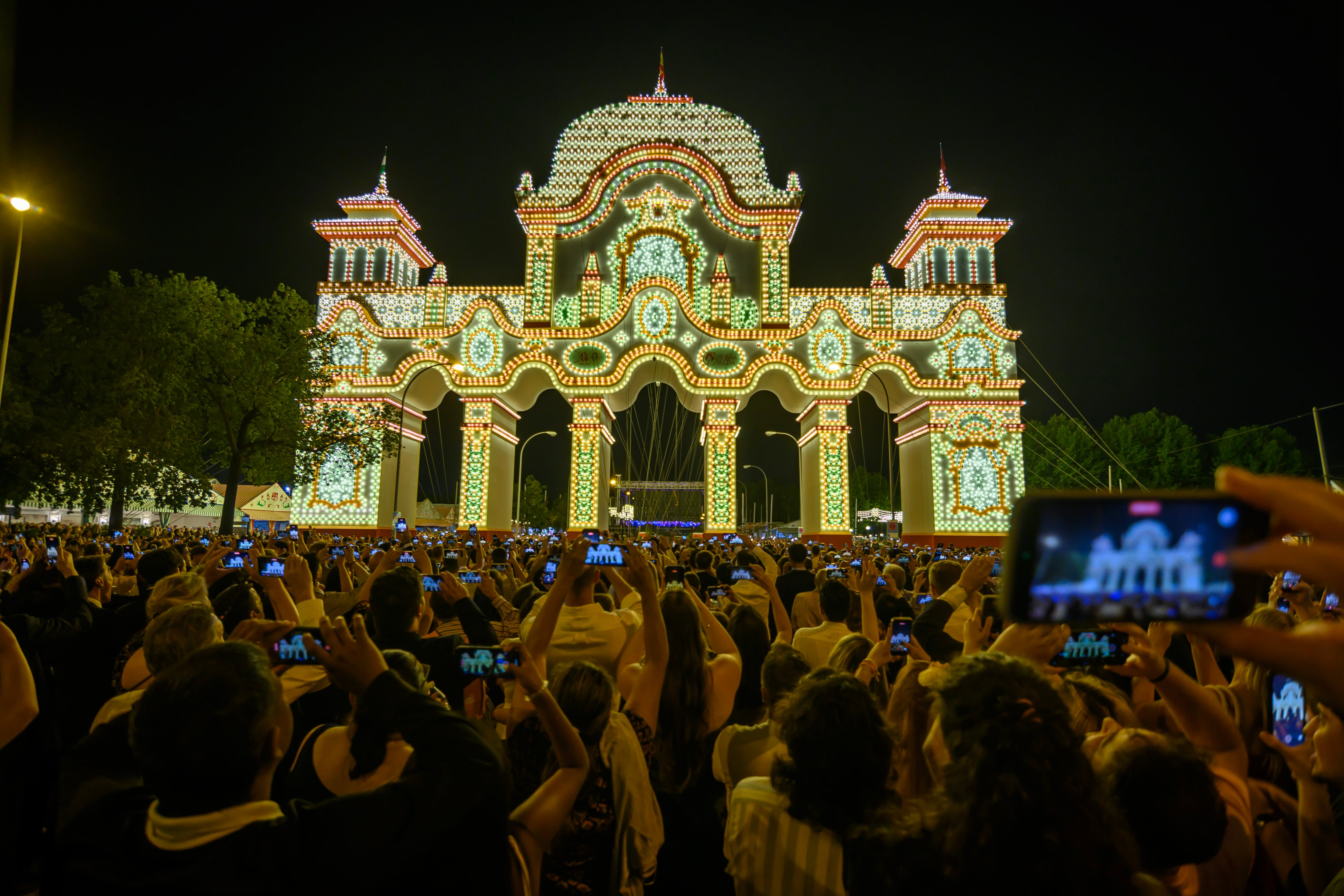 Ciudades como Roma y Sevilla ganan popularidad entre los colombianos gracias al clima templado y su oferta cultural vibrante en primavera - crédito Raúl Caro/EFE