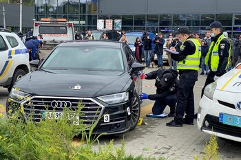 Los investigadores examinan los agujeros