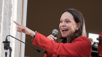 MM y Podemos rechazan los cánticos racistas en el acto de María Corina Machado en Sol y exigen a Ayuso que los condene