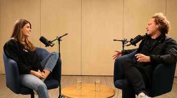 Gabriela Tafur explicó que el proceso comienza con una idea desarrollada por el equipo creativo en su conversación con Andrés Bilbao - crédito 30X by Andrés Bilbao/YouTube