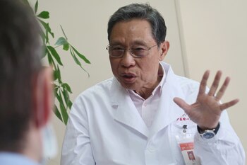 Zhong Nanshan, jefe del equipo