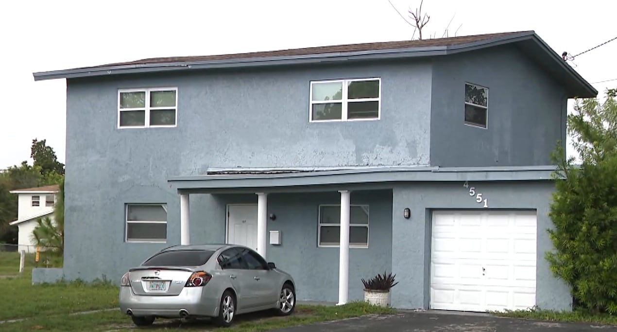 El policía de Lauderhill tomó posesión de la casa y pagó reformas por más de 200.000 dólares a nombre del propietario fallecido (WPLG-TV vía AP).