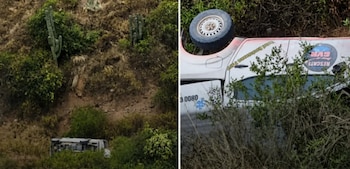 Vista aérea de una camioneta de rescate blanca volcada al pie de un barranco cubierto de vegetación, con un cactus grande en la ladera