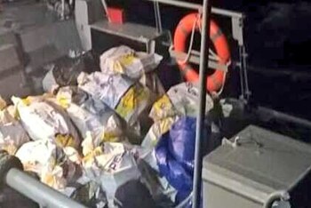 Los sujetos tiraron el cargamento