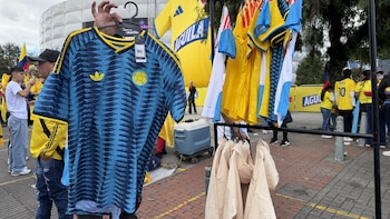 Miles de aficionados llegaron a las afueras de El Campín para acompañar a la Selección Colombia en su último partido en casa antes del Mundial 2026 - crédito Camilo Zabaleta/Infobae Colombia