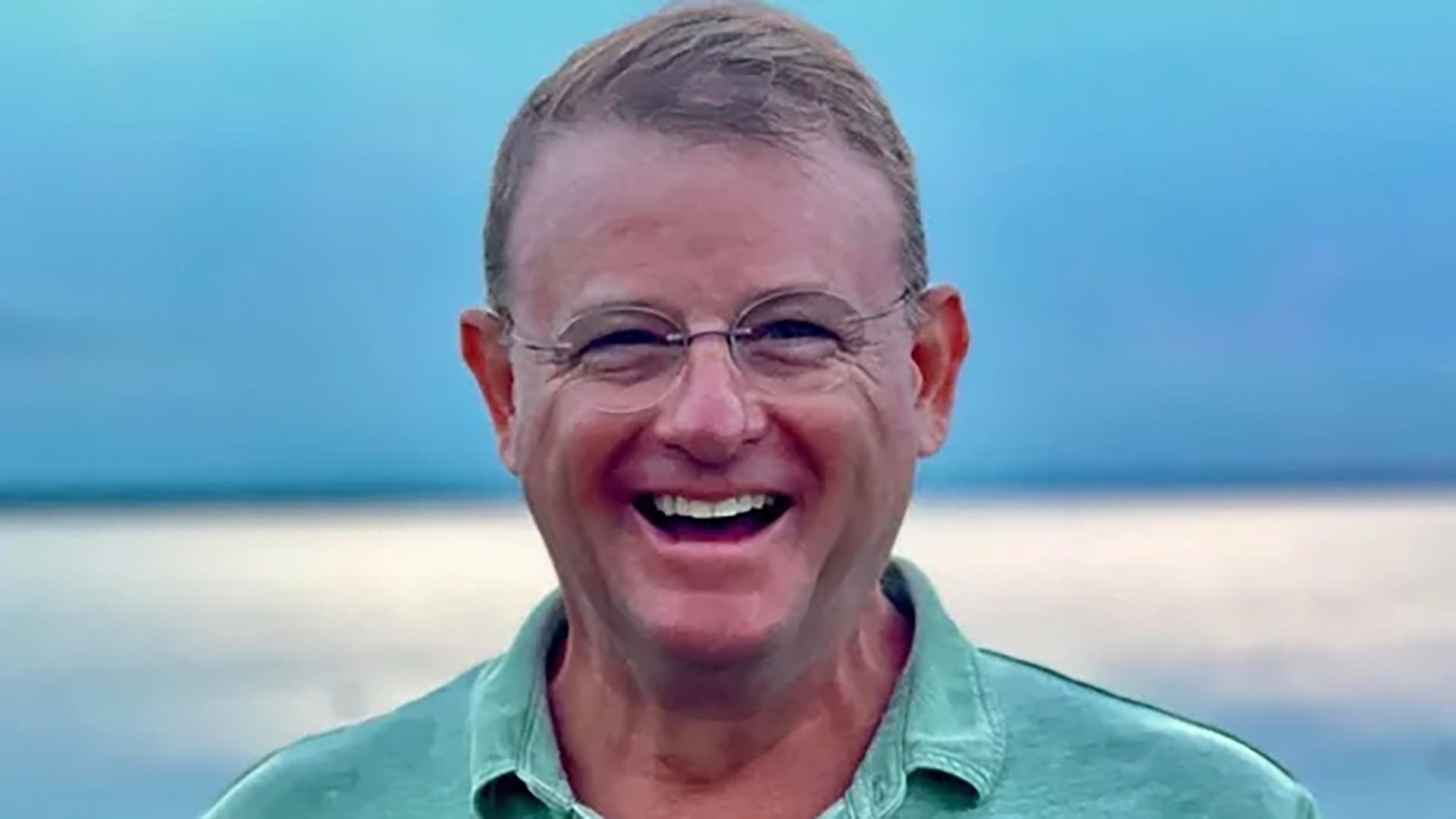 Jamey Bennett, de 58 años, falleció luego de ser apuñalado por su propio hijo