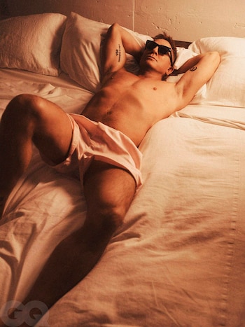 Daniel Craig posa para la